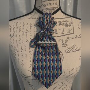CUSTOM TIE-NECKLACE
